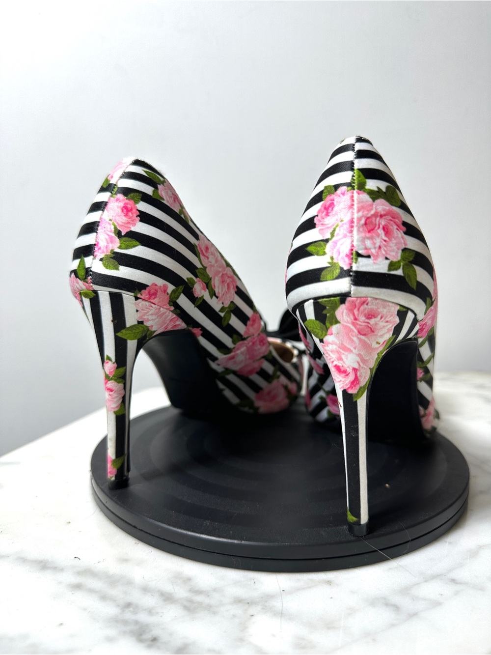 Betsey Johnson Black & White Stripe Pumps with Pink Rose Print and Black Bow - Picture 6 of 8